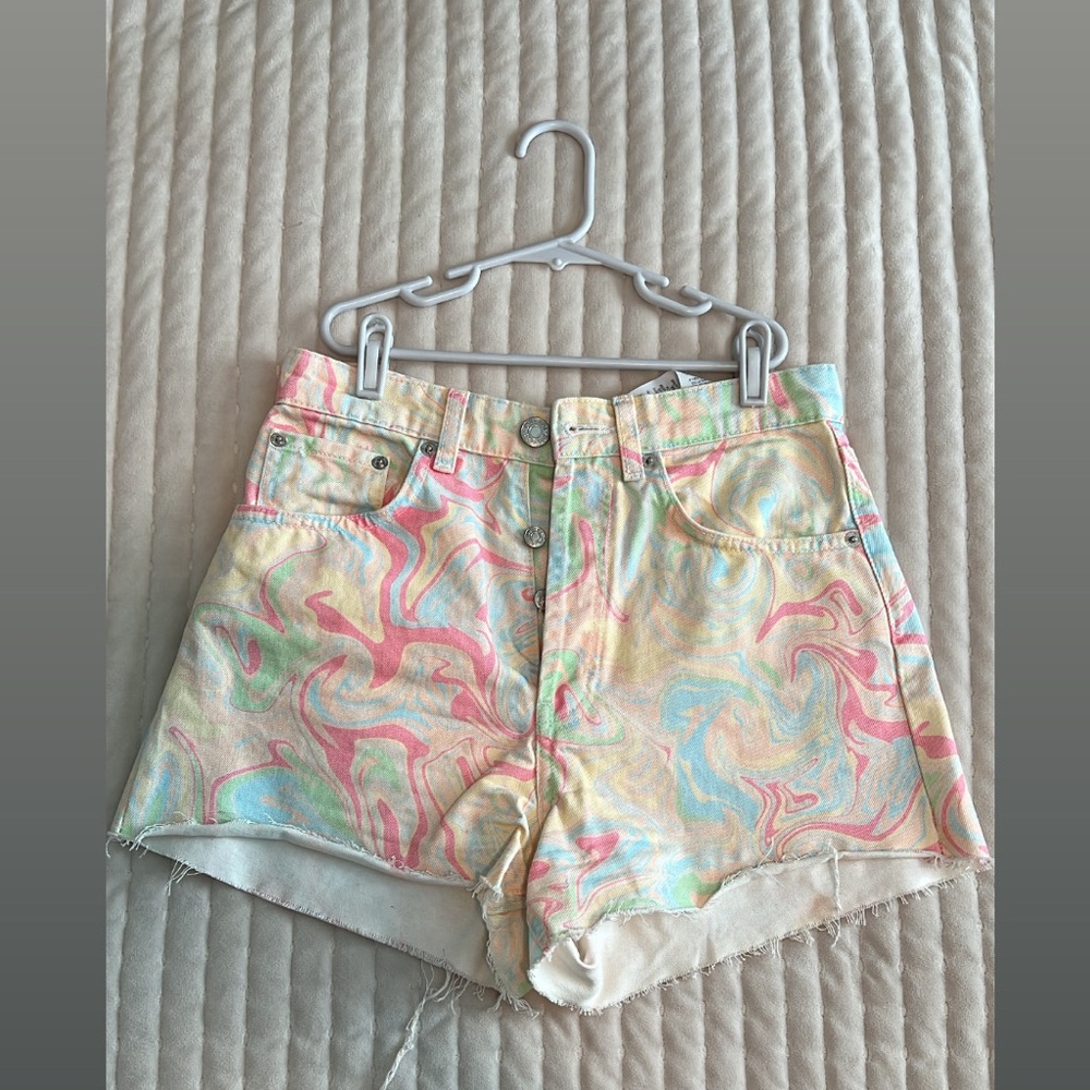 PRINTED STRAIGHT FIT SHORTS MULTICOLORED